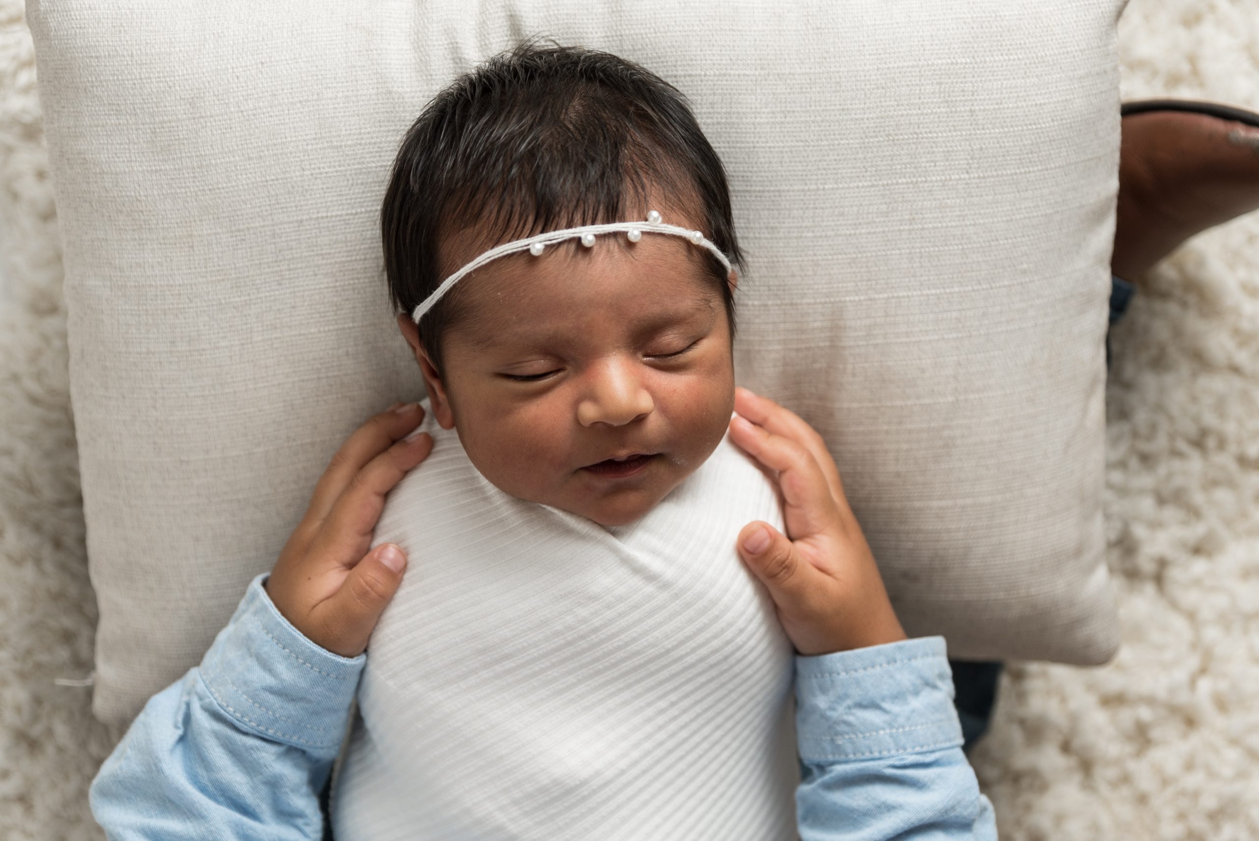 Newborn photos with siblings