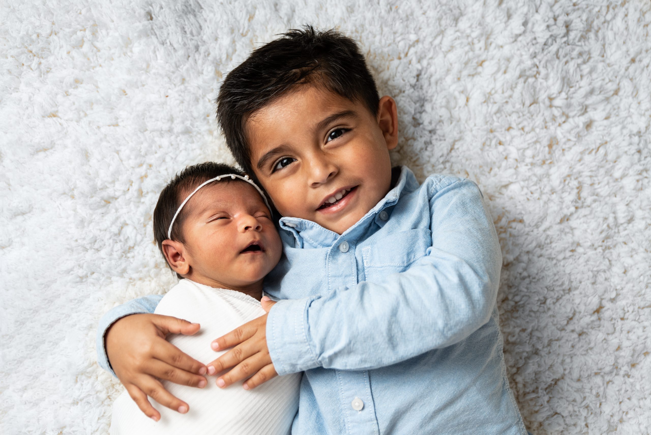 Newborn photos with siblings